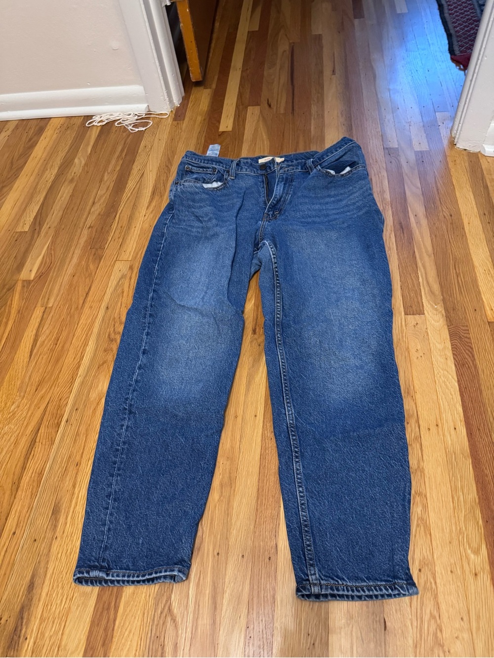 Levi's 80s Mom Jean (straight leg) Mid-dark Wash